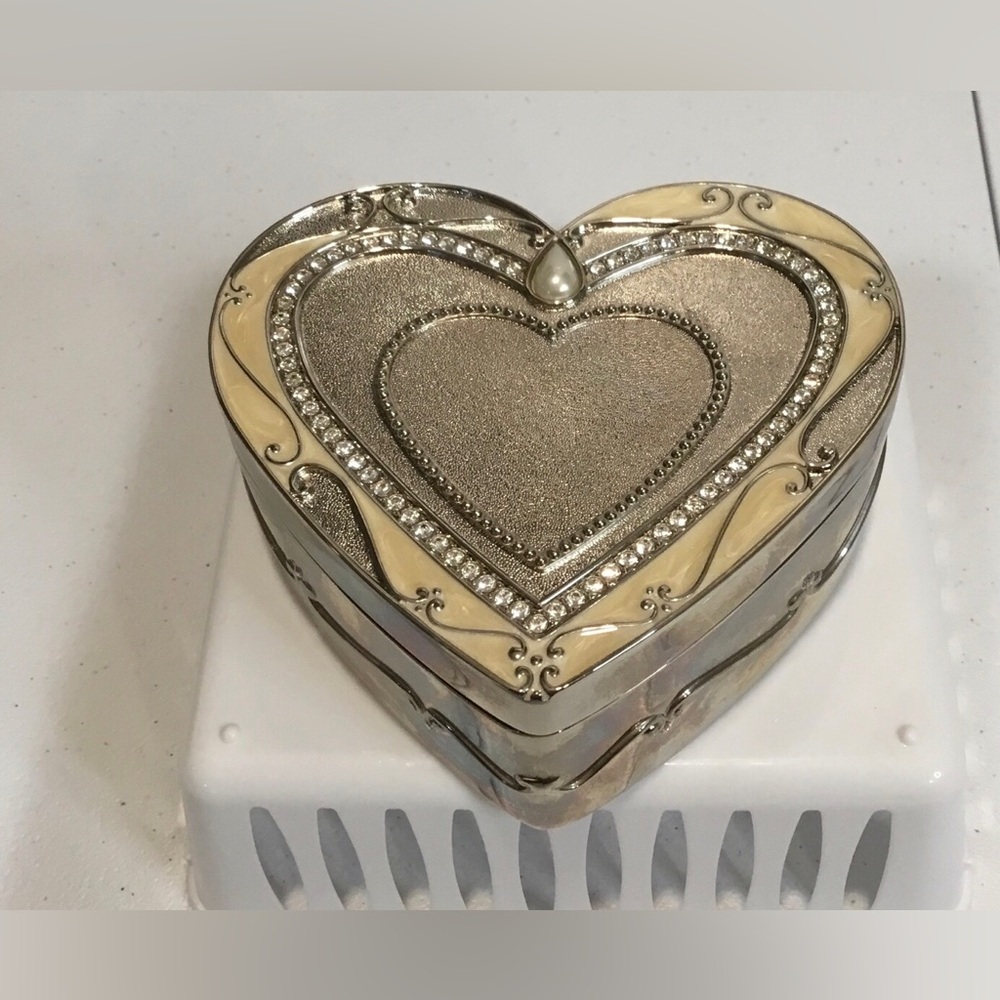 Things Remembered Heart-Shaped Decorative Jewelry Box in Silver and Cream,
